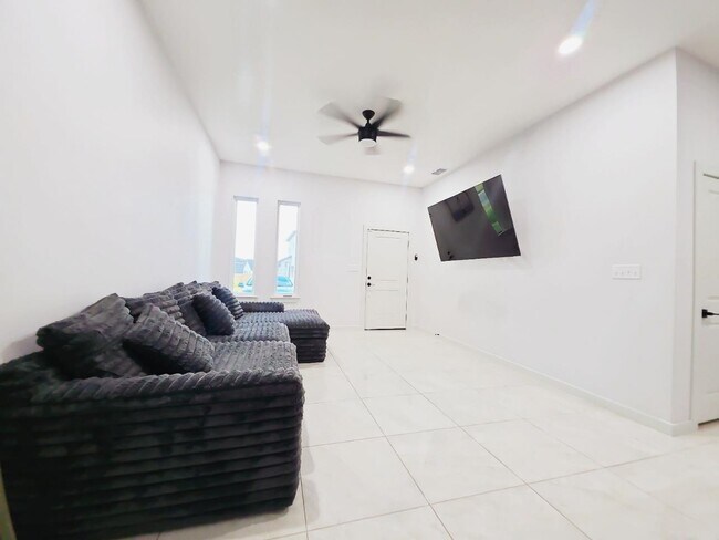 Foto del edificio - 2316 Mango Rd
