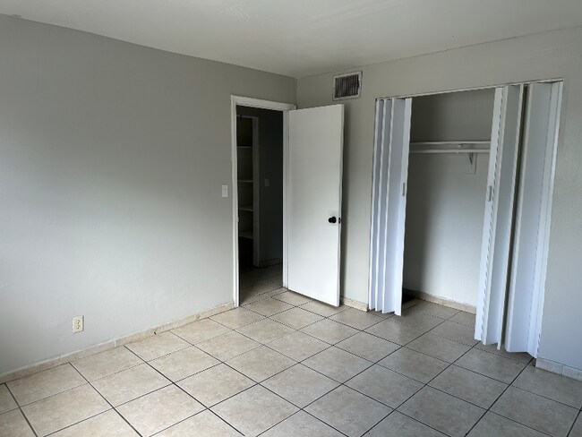 Foto del edificio - 6151 Eaton St