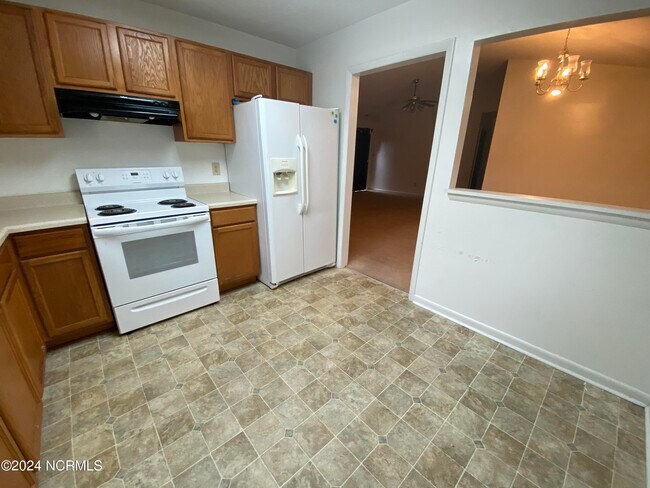 Building Photo - 612 Independence Dr