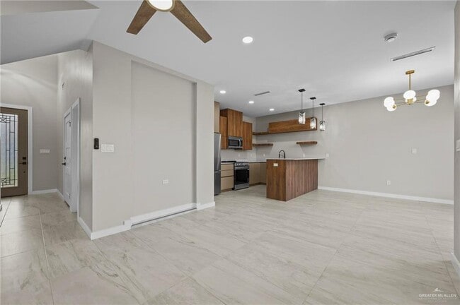 Building Photo - 18 Corales St