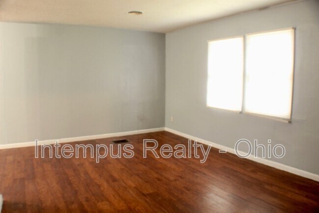 Foto del edificio - 967 Duxberry Ave