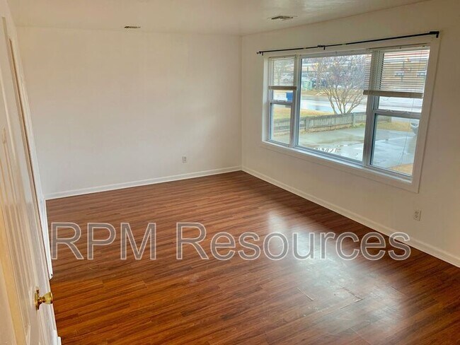 Foto del edificio - 9311 Waverly Ave
