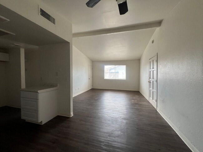 Building Photo - 4200 Parkwood Ct