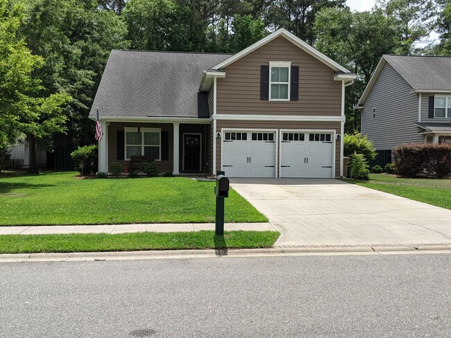Building Photo - Available August 15th!!! $2200 a month!!!