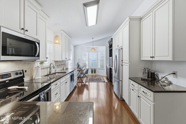 Building Photo - 128 Seminole Rd