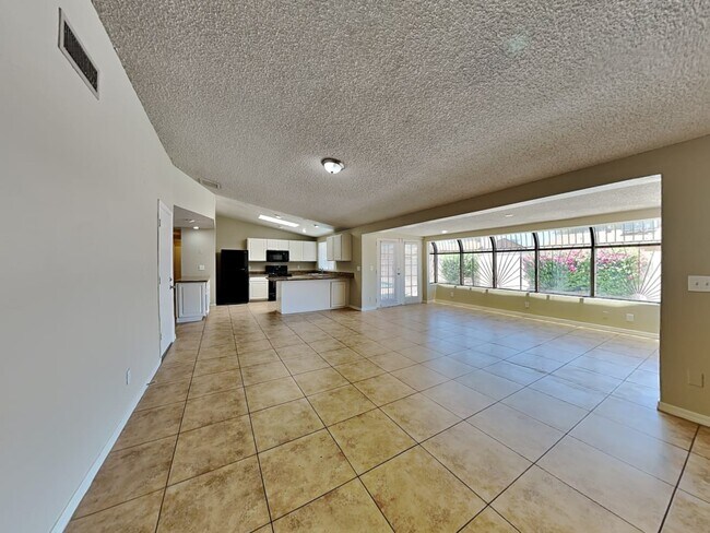 Building Photo - 10108 W Glenrosa Ave