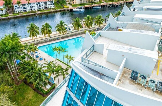 Foto del edificio - 2950 NE 188th St