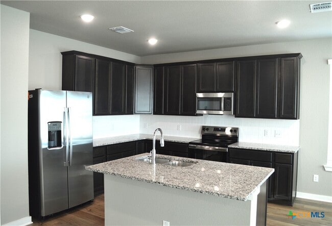 Foto del edificio - 2015 Filmore Cv