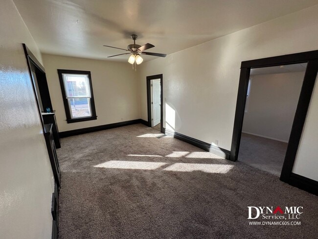 Building Photo - 3 Bedroom, 1 Bathroom Single Family House Downtown