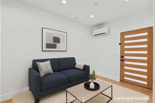 Foto del edificio - 5734 Stansbury Ave