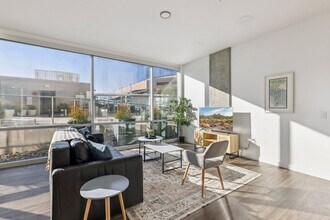 Building Photo - 222 E Jefferson St