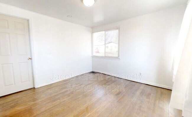 Foto del edificio - 1282 Highland Dr