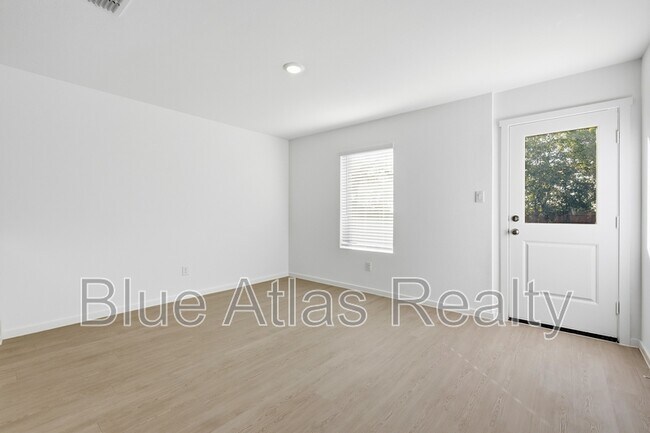 Building Photo - 12113 Steeplechase Dr