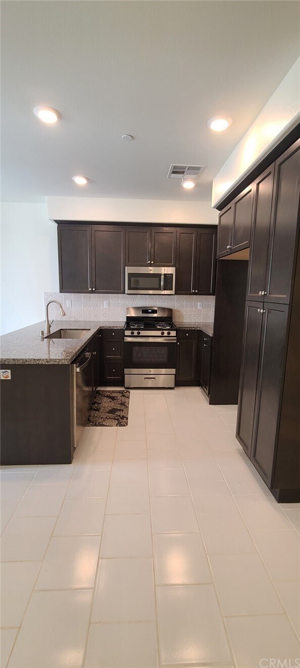 Building Photo - 7084 Montecito Ln