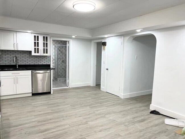 Foto del edificio - 231 Jerome Ave