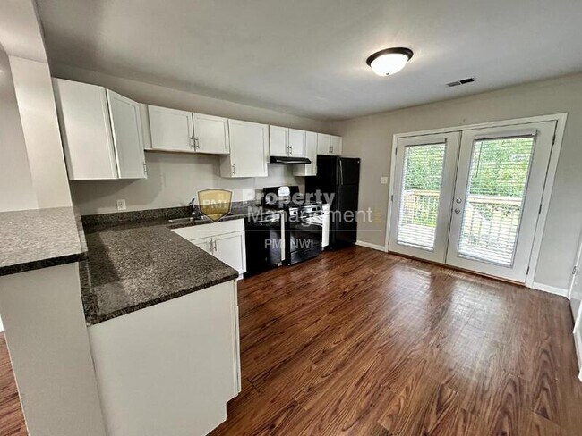 Building Photo - 5831 Creekview Ct W