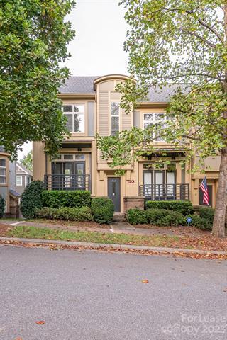 Building Photo - 916 Garden District Dr