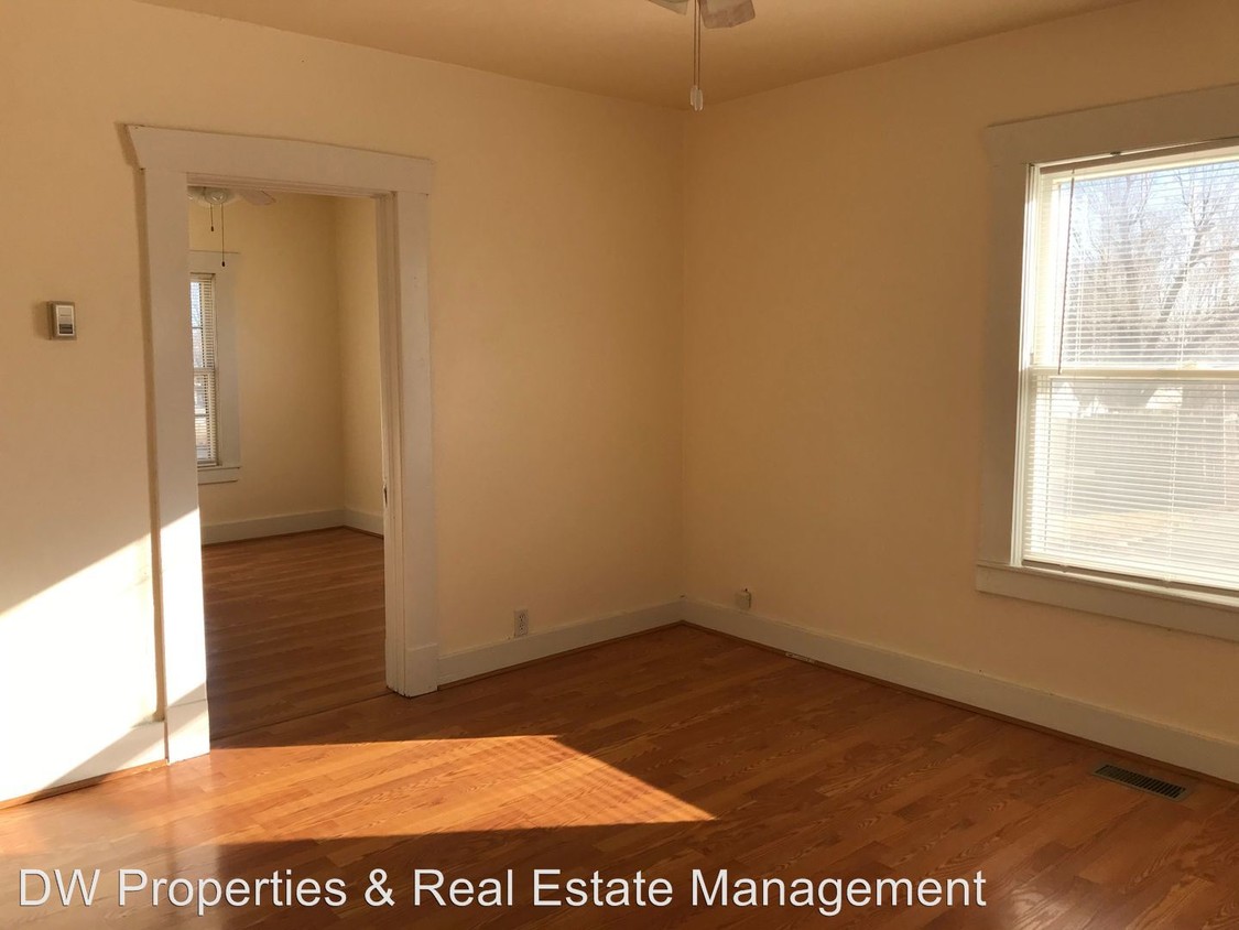 Primary Photo - 304 E Elm St