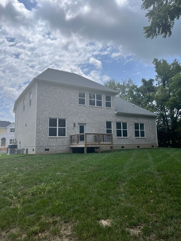 Foto del edificio - 631 Silva Ln