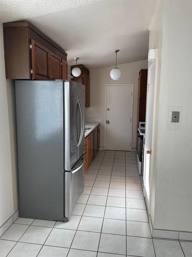 Building Photo - 1679 Canary Dr