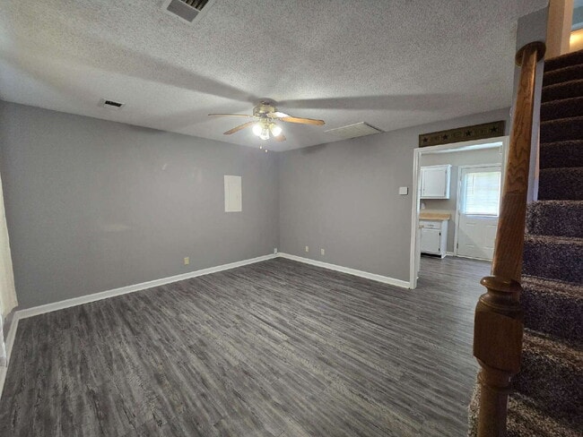 Building Photo - 1019 Shadow Ridge Ave