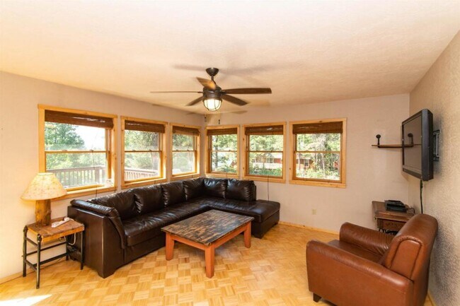 Building Photo - 35 N Debonaire CT