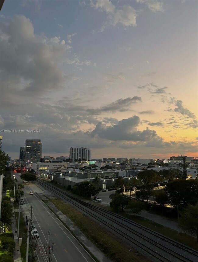 Foto del edificio - 4250 Biscayne Blvd
