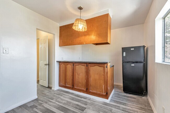 Building Photo - 847 W 43rd St