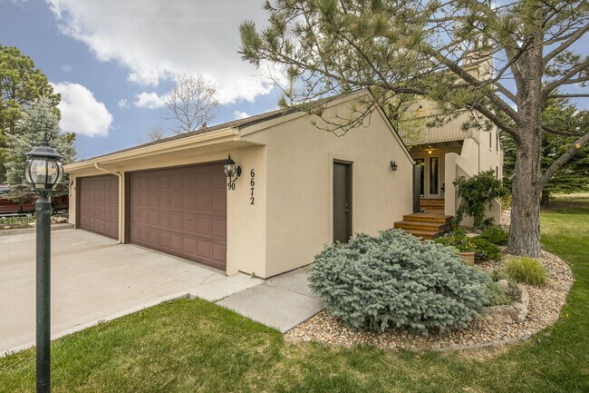 Photo - Breathtaking Three Bedroom Townhouse In The Pinery On The Golf Course