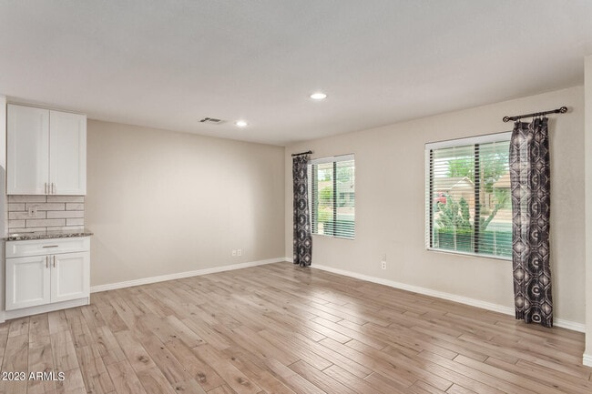 Foto del edificio - 4833 E Kathleen Rd