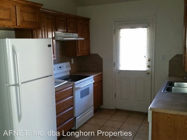 Building Photo - 612 Olaf Dr