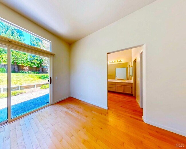 Foto del edificio - 5863 Mountain Hawk Dr