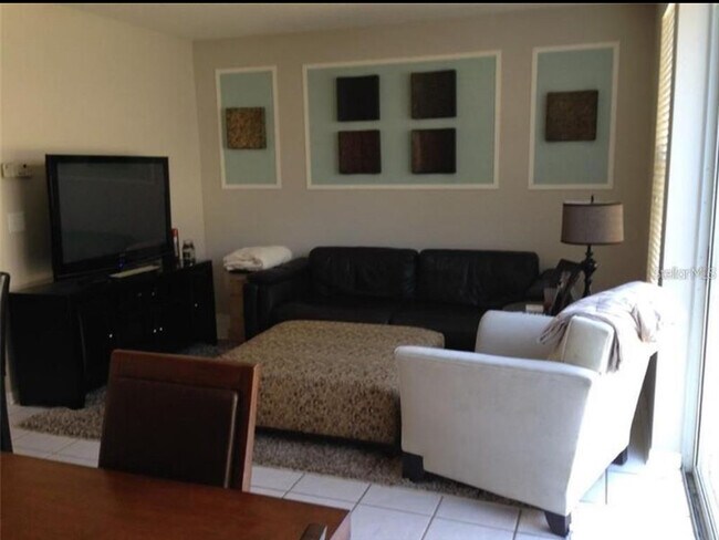 Sala de estar familiar - 9909 New Parke Rd