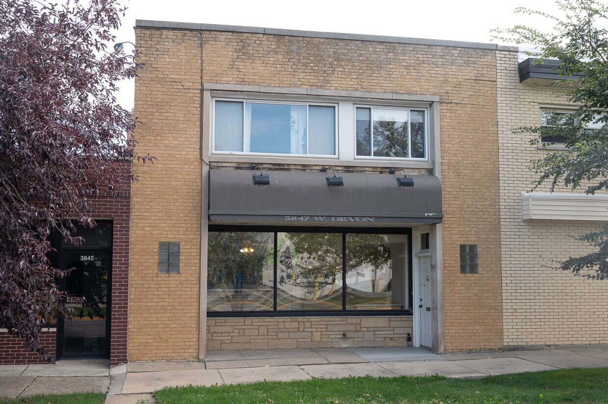 Primary Photo - 3847 W Devon Ave