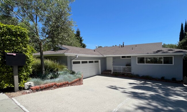 Foto del edificio - 420 Tamarac Drive