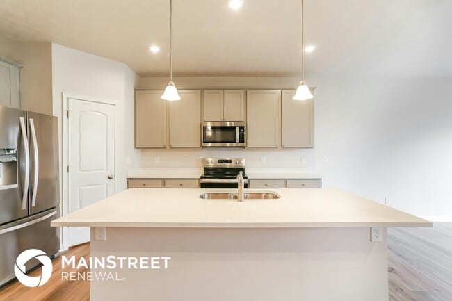 Building Photo - 5009 Roese Ave