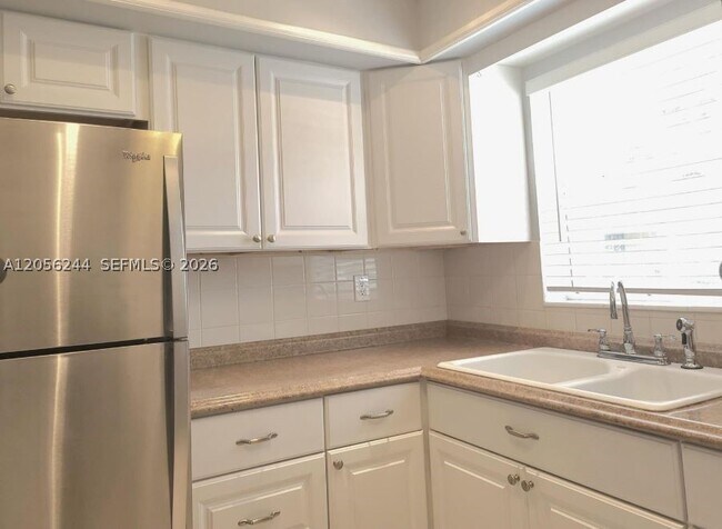 Foto del edificio - 2528 Emory Dr E