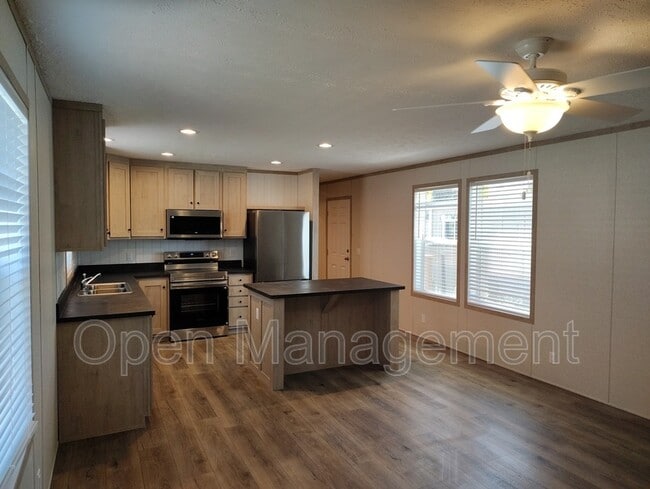Building Photo - 118 Erin Ln