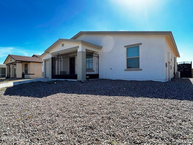 Building Photo - 913 Galaxia Dr