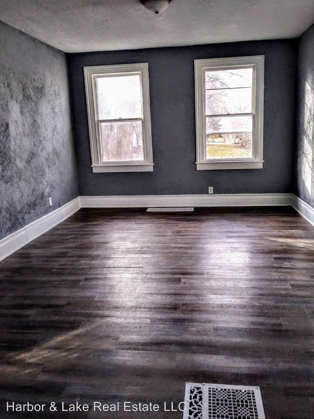 Primary Photo - 305 F St