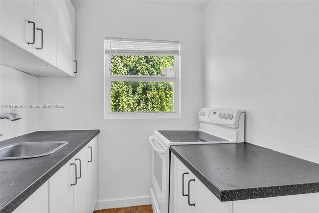 Foto del edificio - 1245 NW 60th St