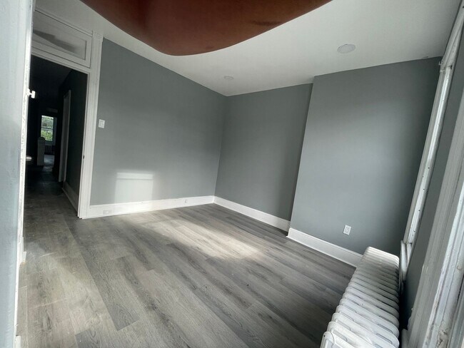 Building Photo - 30 N 56th St