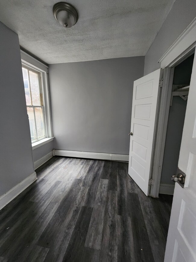 Building Photo - 119 Inslee Pl