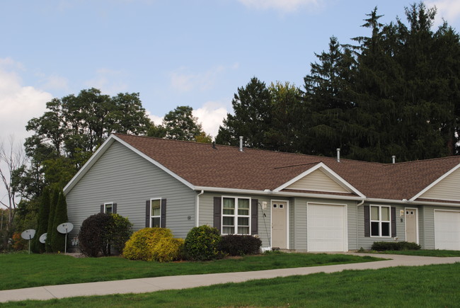 Building Photo - Meadow Wood Apartments