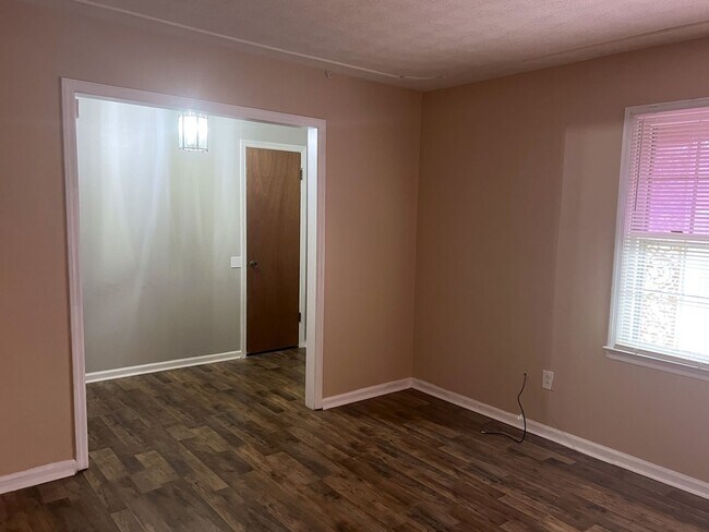 Building Photo - Full Mother in Law Suite Included