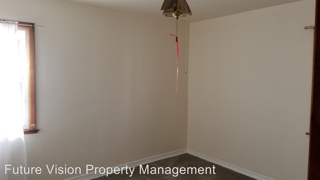 Building Photo - 419 W 95th St