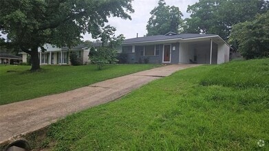 Building Photo - 1724 Cross Lake Blvd