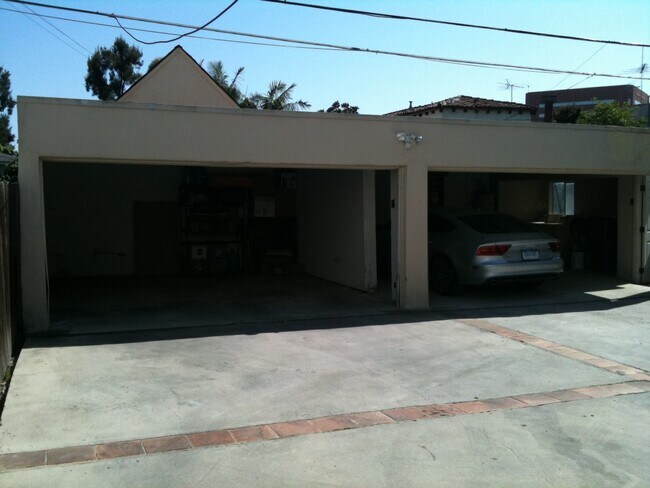 Foto del edificio - 8372 Blackburn Ave