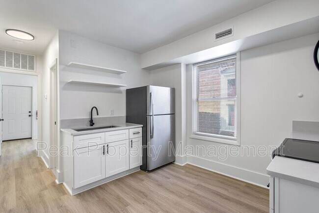Building Photo - 606 N 32nd St