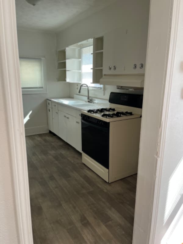 Building Photo - 520 Somerset Ave